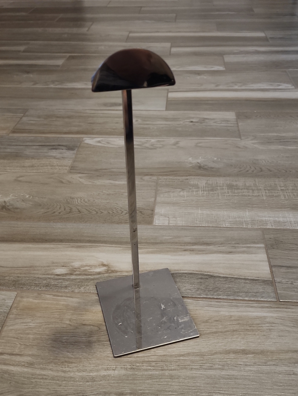 Adjustable Purse Display Stand